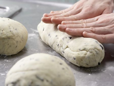 Pikanter Sesam-Hefezopf Zubereitung Schritt 6 Pikanter Sesam-Hefezopf Zubereitung Schritt 6