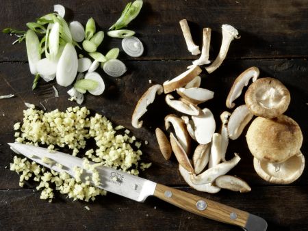 Pilz-Omelett-Röllchen Zubereitung Schritt 1 Pilz-Omelett-Röllchen Zubereitung Schritt 1