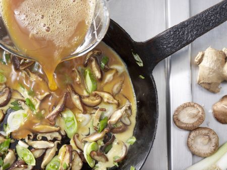 Pilz-Omelett-Röllchen Zubereitung Schritt 5 Pilz-Omelett-Röllchen Zubereitung Schritt 5