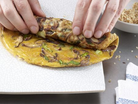 Pilz-Omelett-Röllchen Zubereitung Schritt 6 Pilz-Omelett-Röllchen Zubereitung Schritt 6