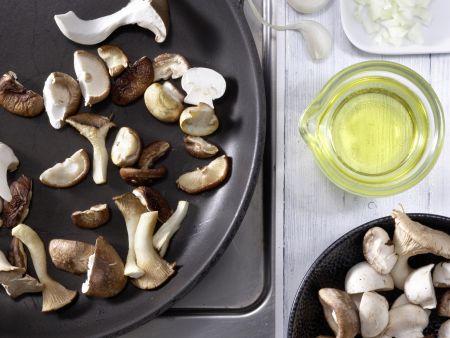 Pilzpfanne à la Crème Zubereitung Schritt 2 Pilzpfanne à la Crème Zubereitung Schritt 2