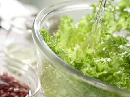 Pilzsalat mit Frisée Zubereitung Schritt 5 Pilzsalat mit Frisée Zubereitung Schritt 5