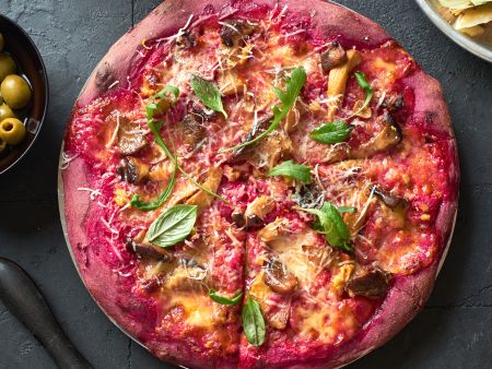 Pinke Pizza mit Gemüse