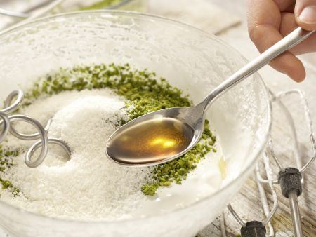Pistazien-Kokos-Makronen Zubereitung Schritt 3 Pistazien-Kokos-Makronen Zubereitung Schritt 3