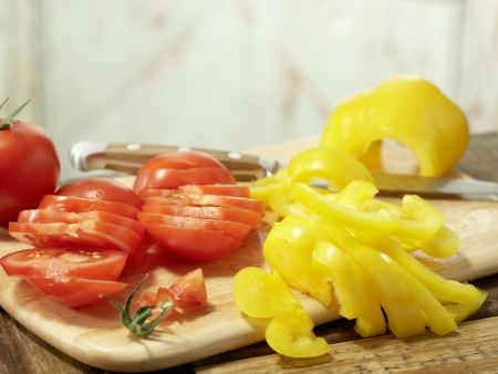 Pita-Pizza mit Gurkensalat Zubereitung Schritt 1 Pita-Pizza mit Gurkensalat Zubereitung Schritt 1