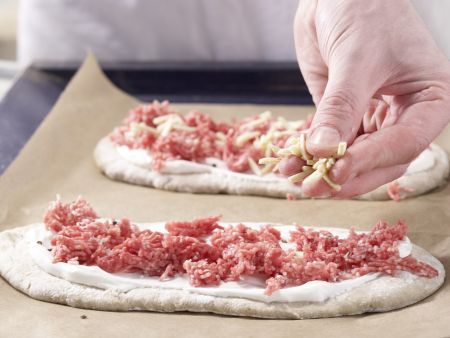 Pizza mit Lammhack Zubereitung Schritt 6 Pizza mit Lammhack Zubereitung Schritt 6