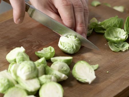Pizza mit Rosenkohl Zubereitung Schritt 3 Pizza mit Rosenkohl Zubereitung Schritt 3