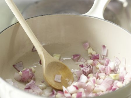Pizza mit scharfem Auberginen-Ragout Zubereitung Schritt 4 Pizza mit scharfem Auberginen-Ragout Zubereitung Schritt 4