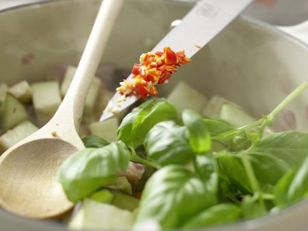Pizza mit scharfem Auberginen-Ragout Zubereitung Schritt 6 Pizza mit scharfem Auberginen-Ragout Zubereitung Schritt 6