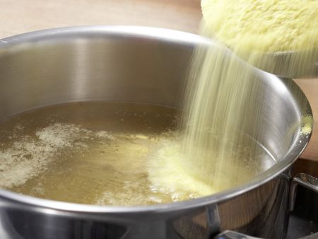 Polenta-Käse-Auflauf Zubereitung Schritt 1 Polenta-Käse-Auflauf Zubereitung Schritt 1