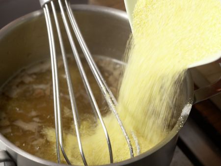 Polenta mit Steinpilzen, Bohnen und Tomaten Zubereitung Schritt 1 Polenta mit Steinpilzen, Bohnen und Tomaten Zubereitung Schritt 1