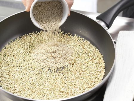 Popcorn-Müsli mit Rosinen Zubereitung Schritt 1 Popcorn-Müsli mit Rosinen Zubereitung Schritt 1