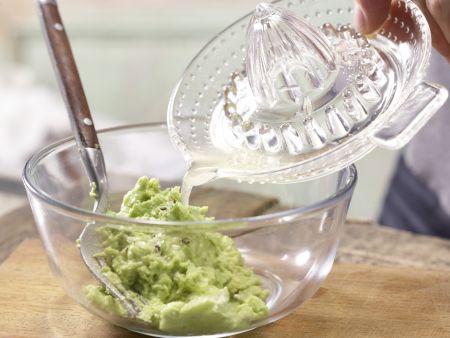 Puten-Avocado-Burger Zubereitung Schritt 2 Puten-Avocado-Burger Zubereitung Schritt 2