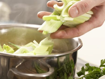 Puten-Steckrüben-Topf Zubereitung Schritt 8 Puten-Steckrüben-Topf Zubereitung Schritt 8