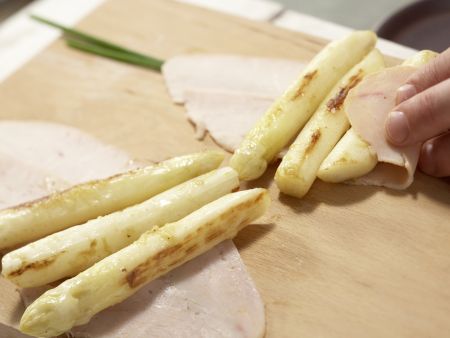 Putenröllchen Zubereitung Schritt 5 Putenröllchen Zubereitung Schritt 5