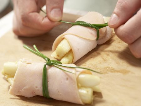 Putenröllchen Zubereitung Schritt 6 Putenröllchen Zubereitung Schritt 6