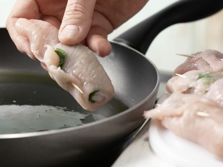 Putenrouladen auf Blattspinat Zubereitung Schritt 10 Putenrouladen auf Blattspinat Zubereitung Schritt 10