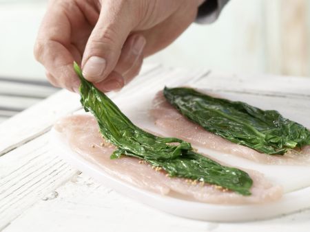 Putenrouladen auf Blattspinat Zubereitung Schritt 5 Putenrouladen auf Blattspinat Zubereitung Schritt 5
