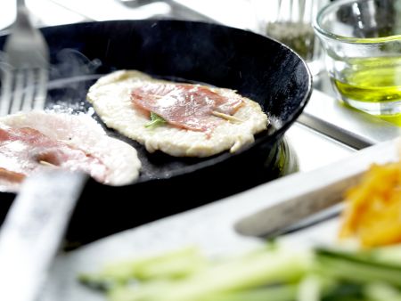 Putenschnitzel mit Lachsschinken Zubereitung Schritt 6 Putenschnitzel mit Lachsschinken Zubereitung Schritt 6