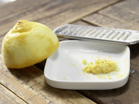 Quarkklößchen mit Erdbeersauce Zubereitung Schritt 2 Quarkklößchen mit Erdbeersauce Zubereitung Schritt 2