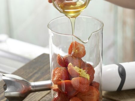 Quarkklößchen mit Erdbeersauce Zubereitung Schritt 3 Quarkklößchen mit Erdbeersauce Zubereitung Schritt 3
