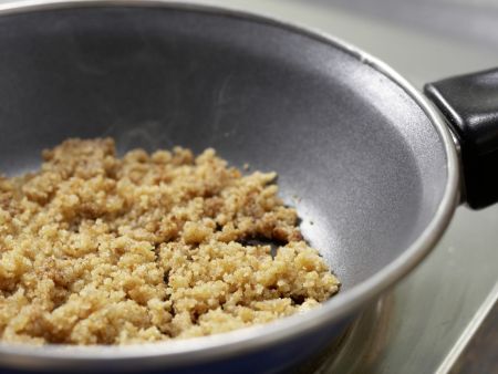 Quarkklößchen mit Erdbeersauce Zubereitung Schritt 6 Quarkklößchen mit Erdbeersauce Zubereitung Schritt 6