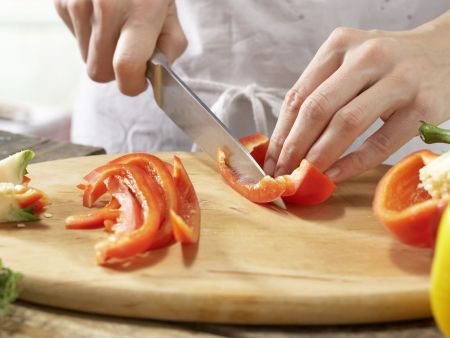 Quarkklöße auf Paprikagemüse Zubereitung Schritt 2 Quarkklöße auf Paprikagemüse Zubereitung Schritt 2