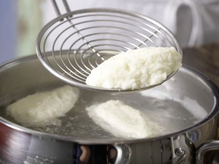Quarkklöße auf Paprikagemüse Zubereitung Schritt 8 Quarkklöße auf Paprikagemüse Zubereitung Schritt 8