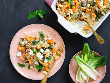 Quinoa-Auflauf mit Mangold, Feta und Minze