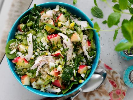 Quinoasalat mit Hähnchenbrust und Apfel