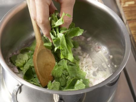 Radieschen-Kartoffel-Suppe Zubereitung Schritt 4 Radieschen-Kartoffel-Suppe Zubereitung Schritt 4