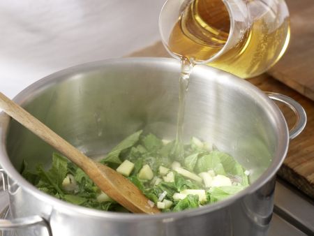 Radieschen-Kartoffel-Suppe Zubereitung Schritt 5 Radieschen-Kartoffel-Suppe Zubereitung Schritt 5