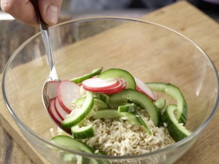 Radieschen-Reis-Salat Zubereitung Schritt 7 Radieschen-Reis-Salat Zubereitung Schritt 7