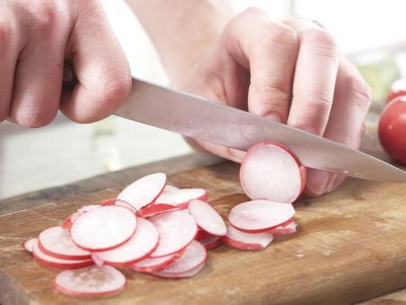 Radieschen-Sprossen-Salat Zubereitung Schritt 1 Radieschen-Sprossen-Salat Zubereitung Schritt 1