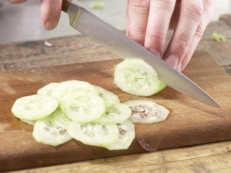 Radieschen-Sprossen-Salat Zubereitung Schritt 3 Radieschen-Sprossen-Salat Zubereitung Schritt 3