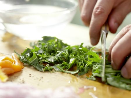 Pizza mit Räucherlachs Zubereitung Schritt 4 Pizza mit Räucherlachs Zubereitung Schritt 4