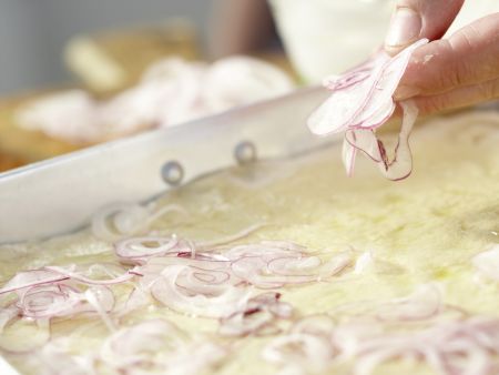Pizza mit Räucherlachs Zubereitung Schritt 7 Pizza mit Räucherlachs Zubereitung Schritt 7
