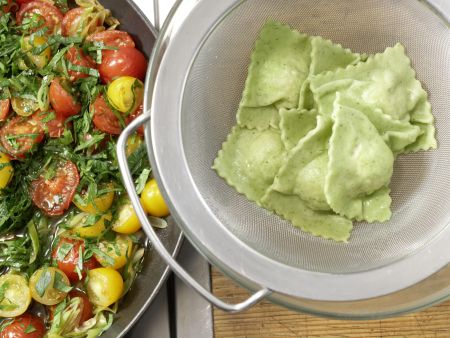 Ravioli mit Hähnchenfüllung Zubereitung Schritt 13 Ravioli mit Hähnchenfüllung Zubereitung Schritt 13
