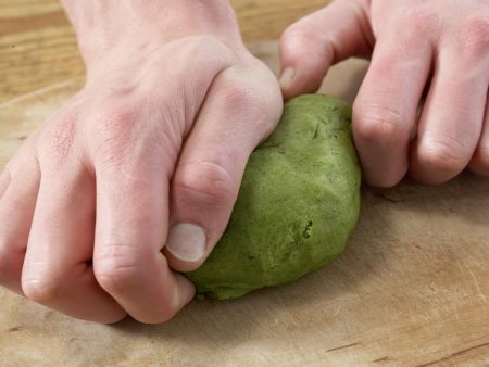 Ravioli mit Hähnchenfüllung Zubereitung Schritt 2 Ravioli mit Hähnchenfüllung Zubereitung Schritt 2