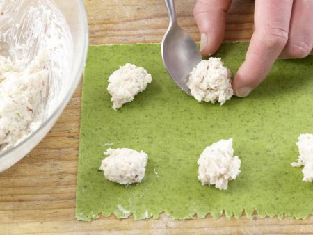 Ravioli mit Hähnchenfüllung Zubereitung Schritt 8 Ravioli mit Hähnchenfüllung Zubereitung Schritt 8
