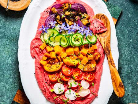 Regenbogen-Hummus-Bowl