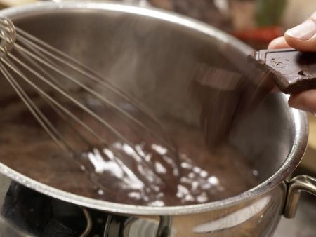 Rehrücken mit Chili-Schoko-Sauce Zubereitung Schritt 5 Rehrücken mit Chili-Schoko-Sauce Zubereitung Schritt 5