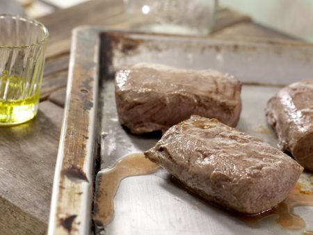 Rehrücken mit Kräuter-Nuss-Kruste Zubereitung Schritt 12 Rehrücken mit Kräuter-Nuss-Kruste Zubereitung Schritt 12