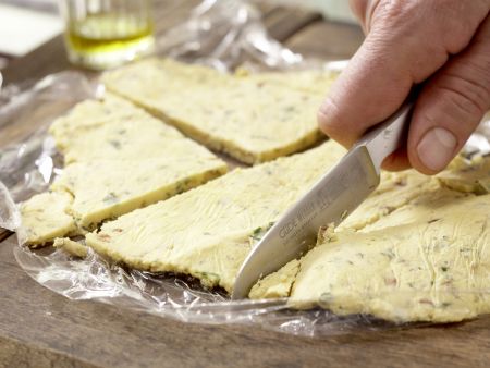 Rehrücken mit Kräuter-Nuss-Kruste Zubereitung Schritt 13 Rehrücken mit Kräuter-Nuss-Kruste Zubereitung Schritt 13