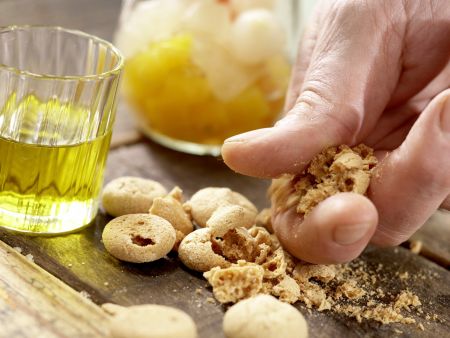 Rehrücken mit Kräuter-Nuss-Kruste Zubereitung Schritt 6 Rehrücken mit Kräuter-Nuss-Kruste Zubereitung Schritt 6