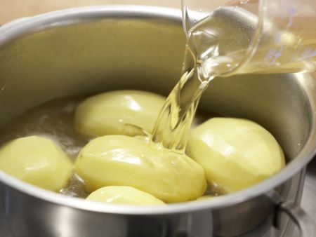 Rehrücken mit Senfkartoffeln Zubereitung Schritt 1 Rehrücken mit Senfkartoffeln Zubereitung Schritt 1