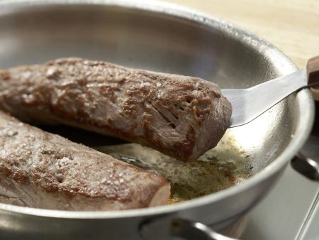 Rehrücken mit Senfkartoffeln Zubereitung Schritt 2 Rehrücken mit Senfkartoffeln Zubereitung Schritt 2