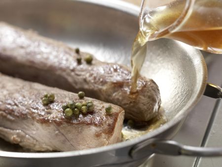 Rehrücken mit Senfkartoffeln Zubereitung Schritt 3 Rehrücken mit Senfkartoffeln Zubereitung Schritt 3