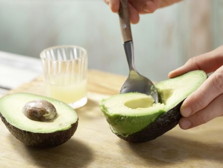 Reisflockenbrei mit Avocado Zubereitung Schritt 2 Reisflockenbrei mit Avocado Zubereitung Schritt 2