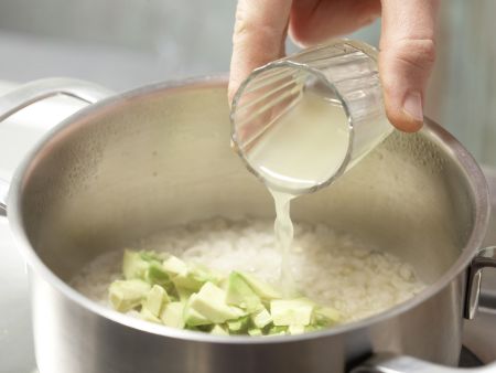 Reisflockenbrei mit Avocado Zubereitung Schritt 3 Reisflockenbrei mit Avocado Zubereitung Schritt 3